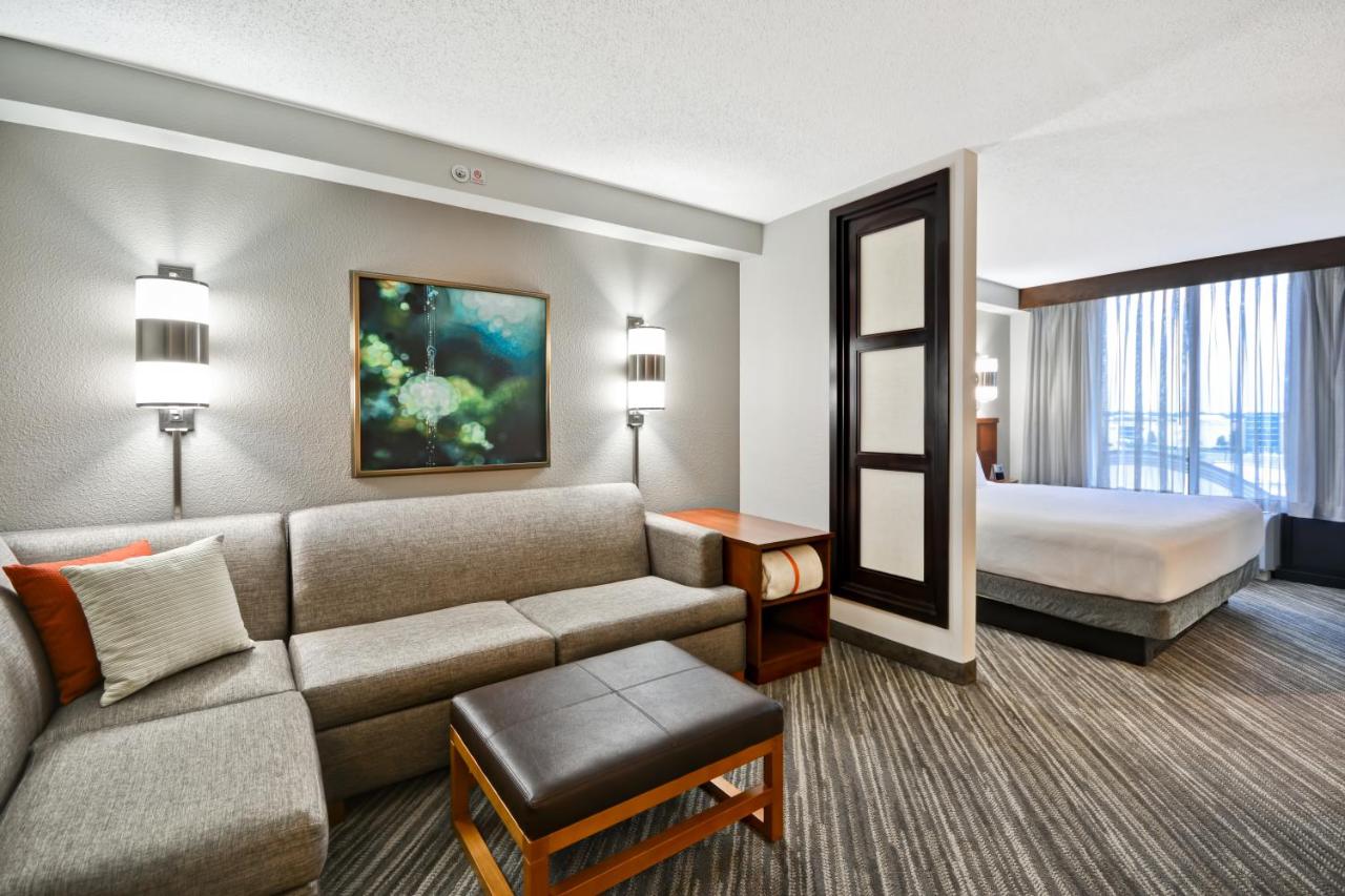 Guestroom 1 King at Hyatt Place Baton Rouge/I-10