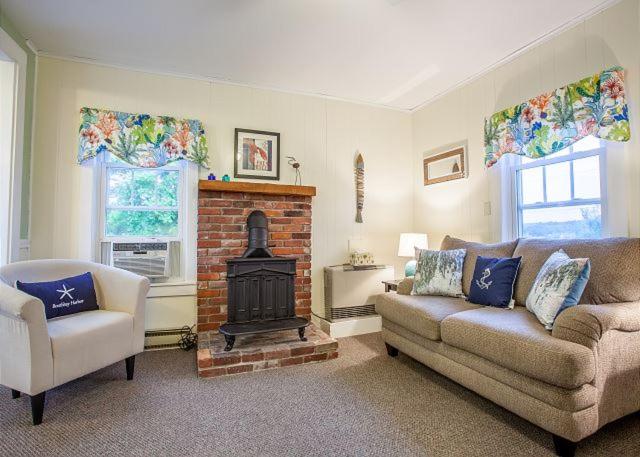 | Harbor House Inn