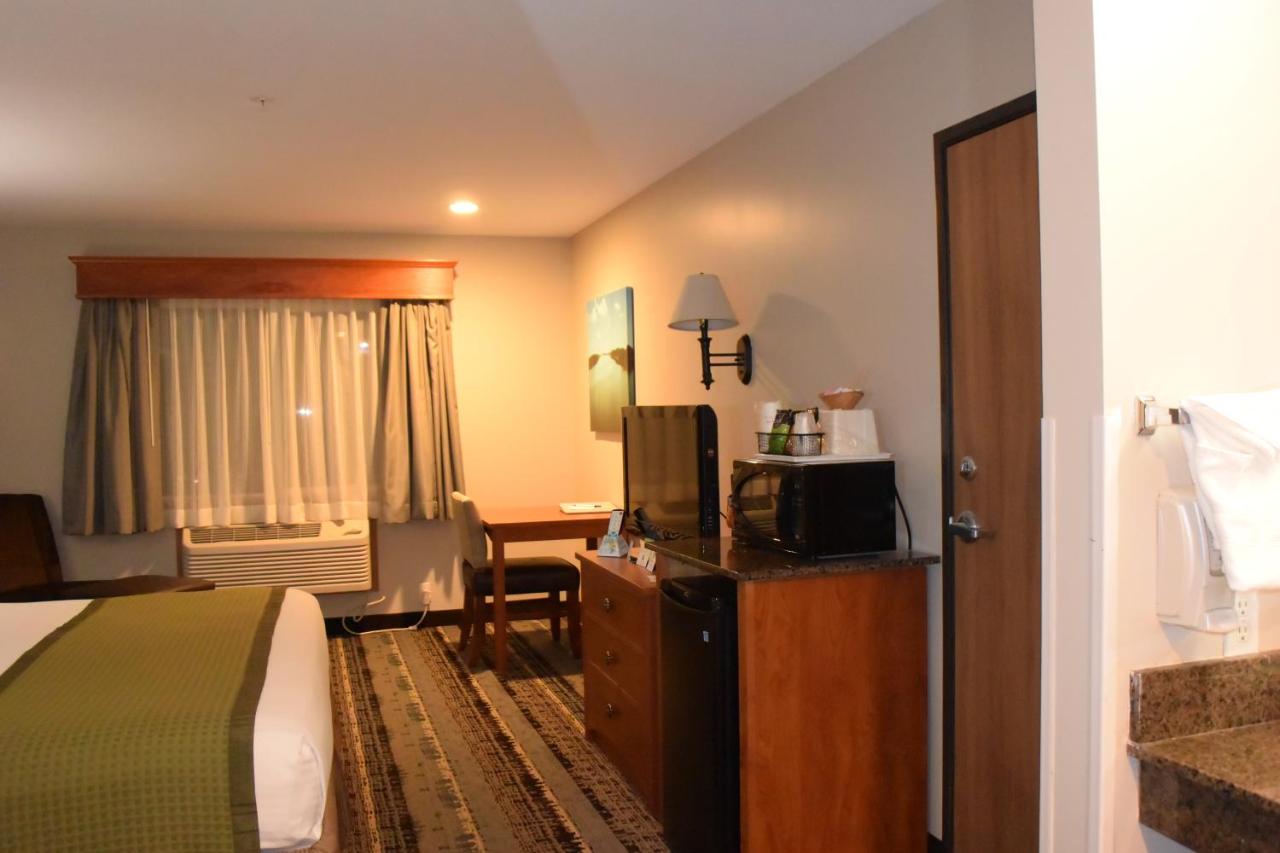 King Room at Best Western Newberg Inn