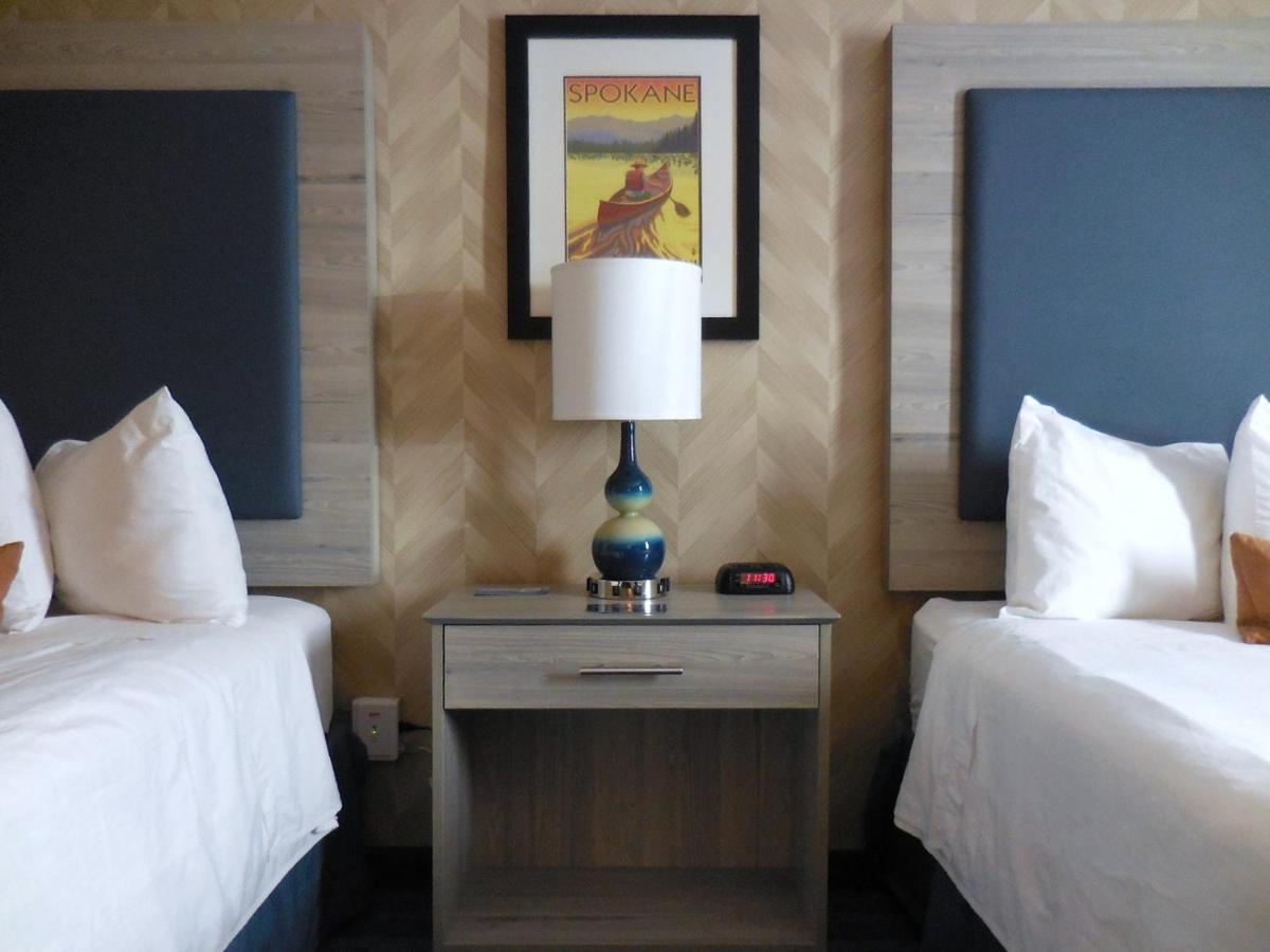 Queen Room with Two Queen Beds at SilverStone Inn & Suites Spokane Valley