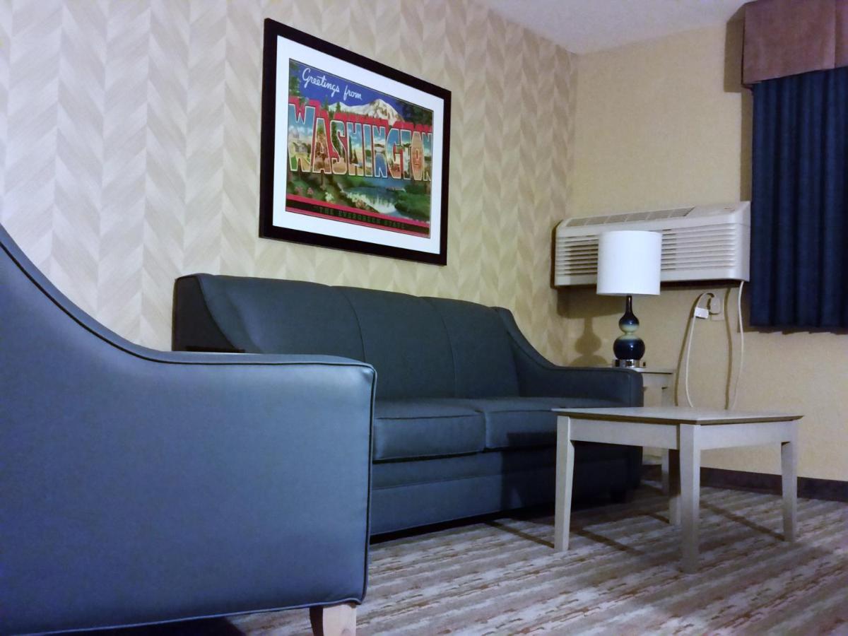 One-Bedroom Suite with Two Queen Beds - Non-Smoking at SilverStone Inn & Suites Spokane Valley