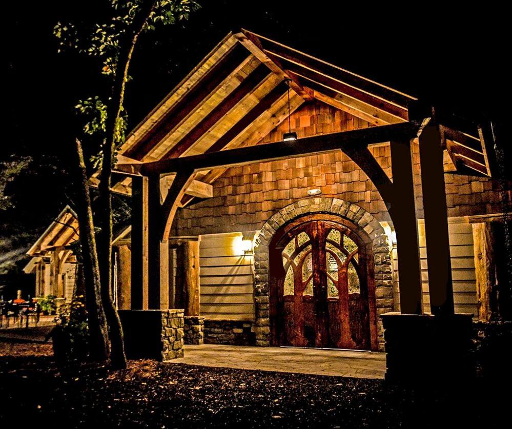 | Dancing Bear Lodge