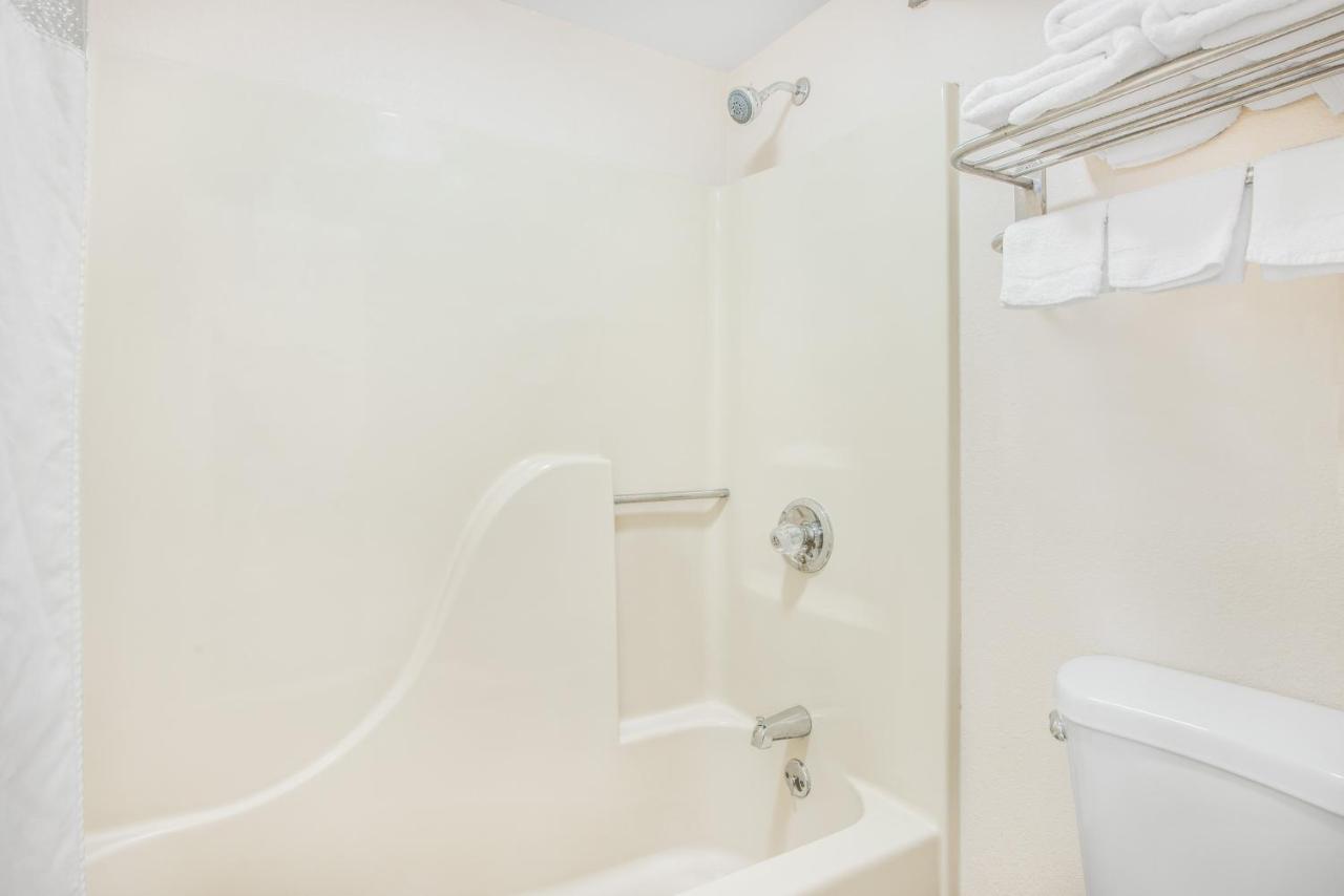 | Days Inn by Wyndham Calvert City