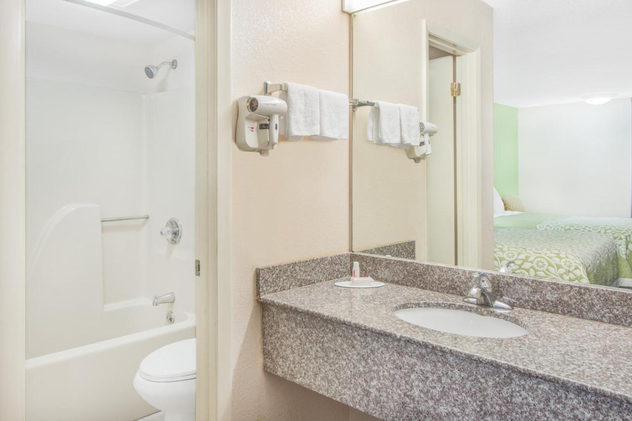 | Days Inn by Wyndham Calvert City