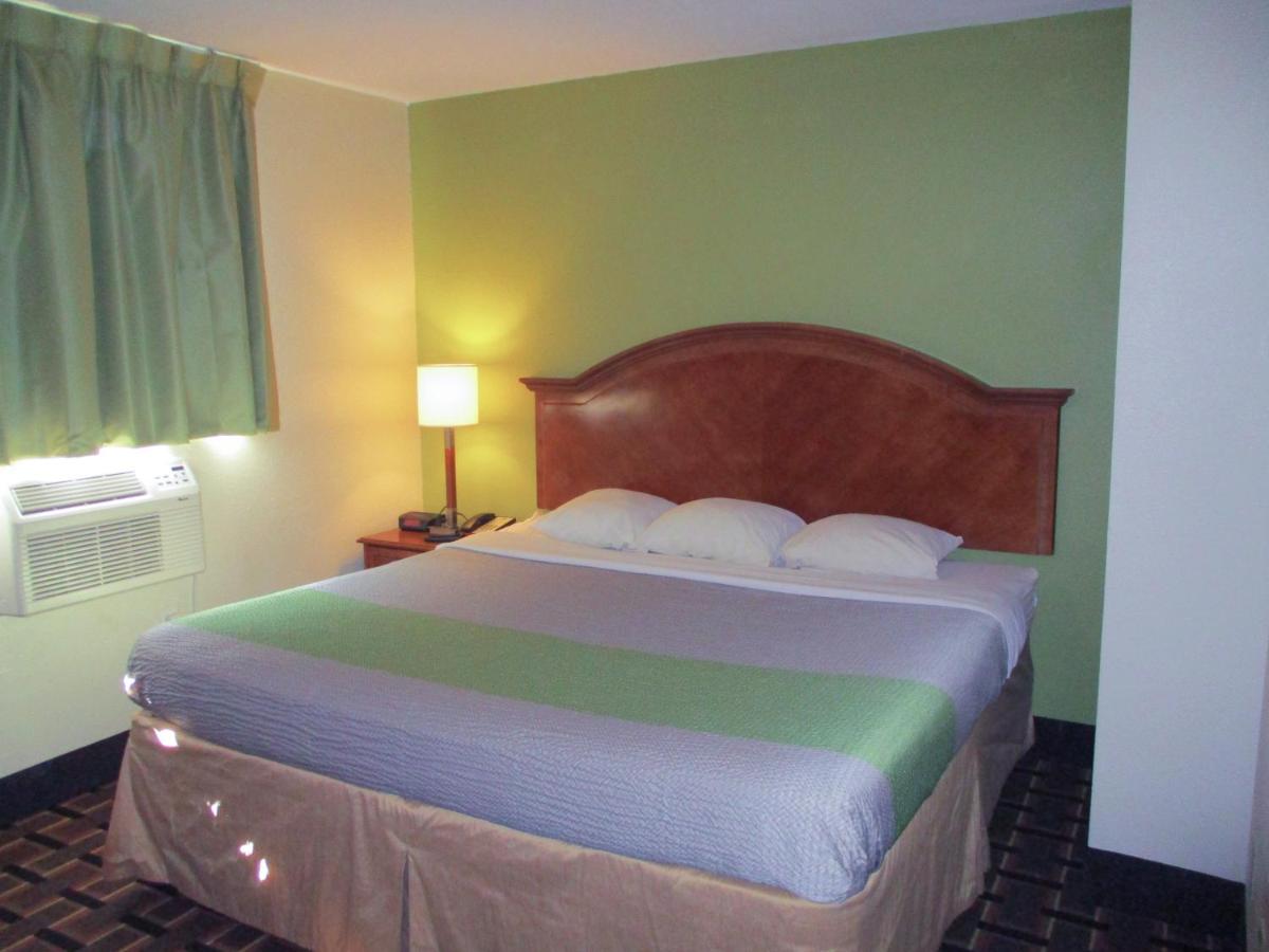 | Savannah Garden Inn