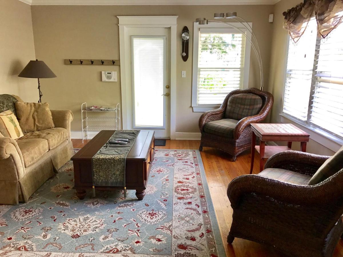 | Mango Inn Bed and Breakfast