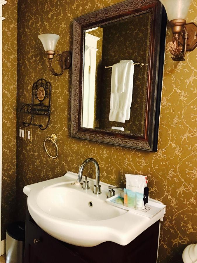 | Mango Inn Bed and Breakfast