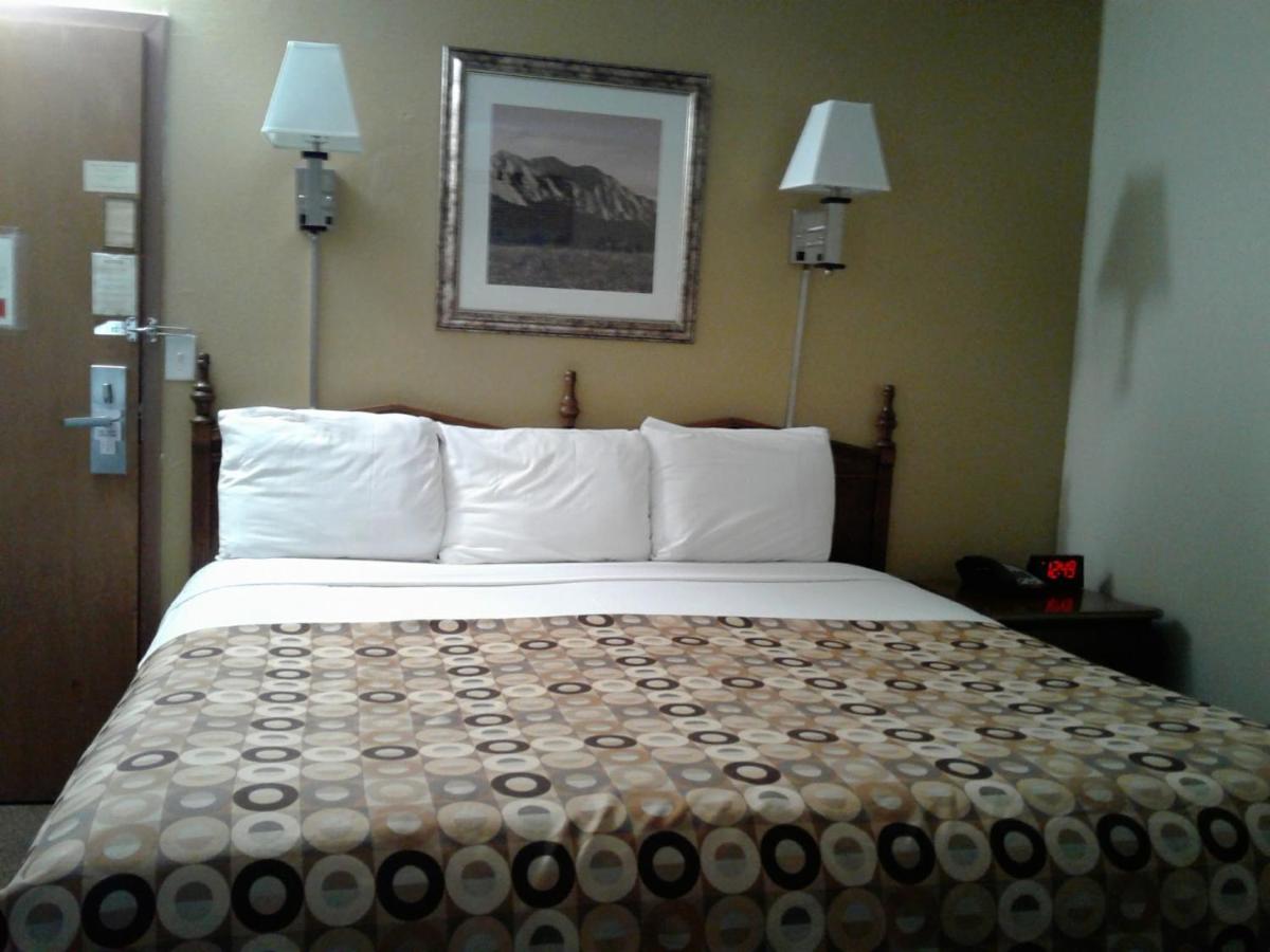 | Red Carpet Inn Rochester