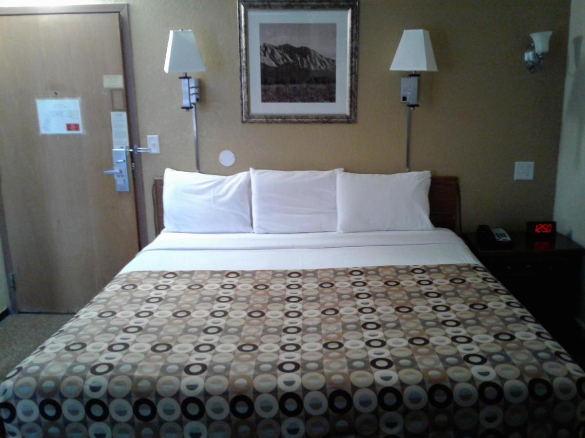 | Red Carpet Inn Rochester