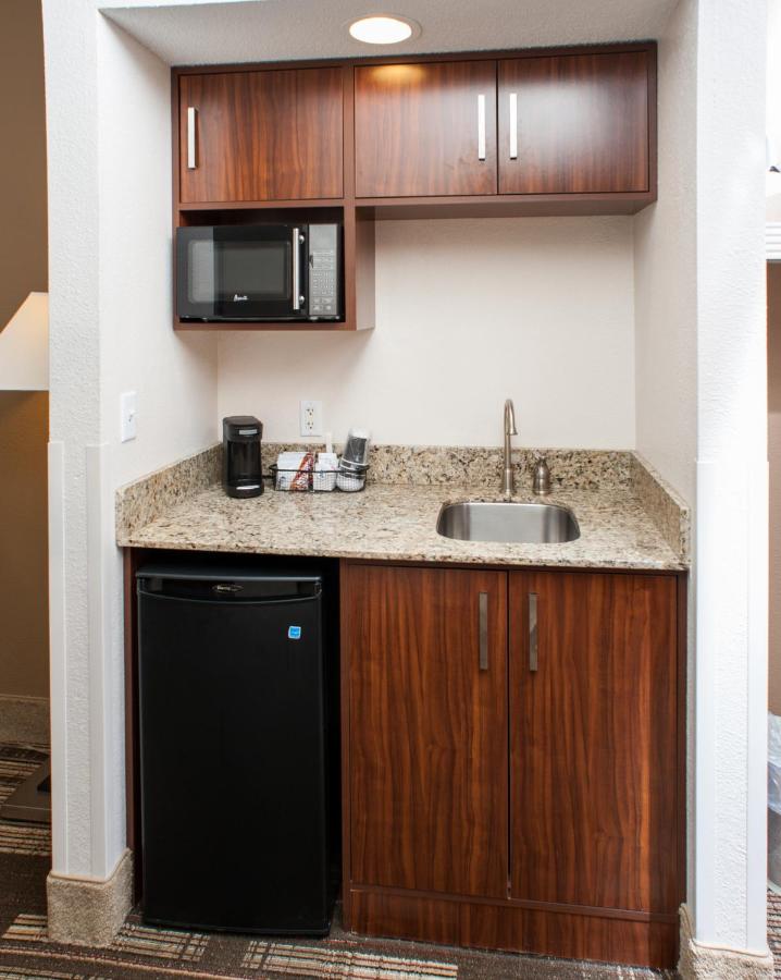 One-Bedroom Suite at Northfield Inn, Suites & Conference Center