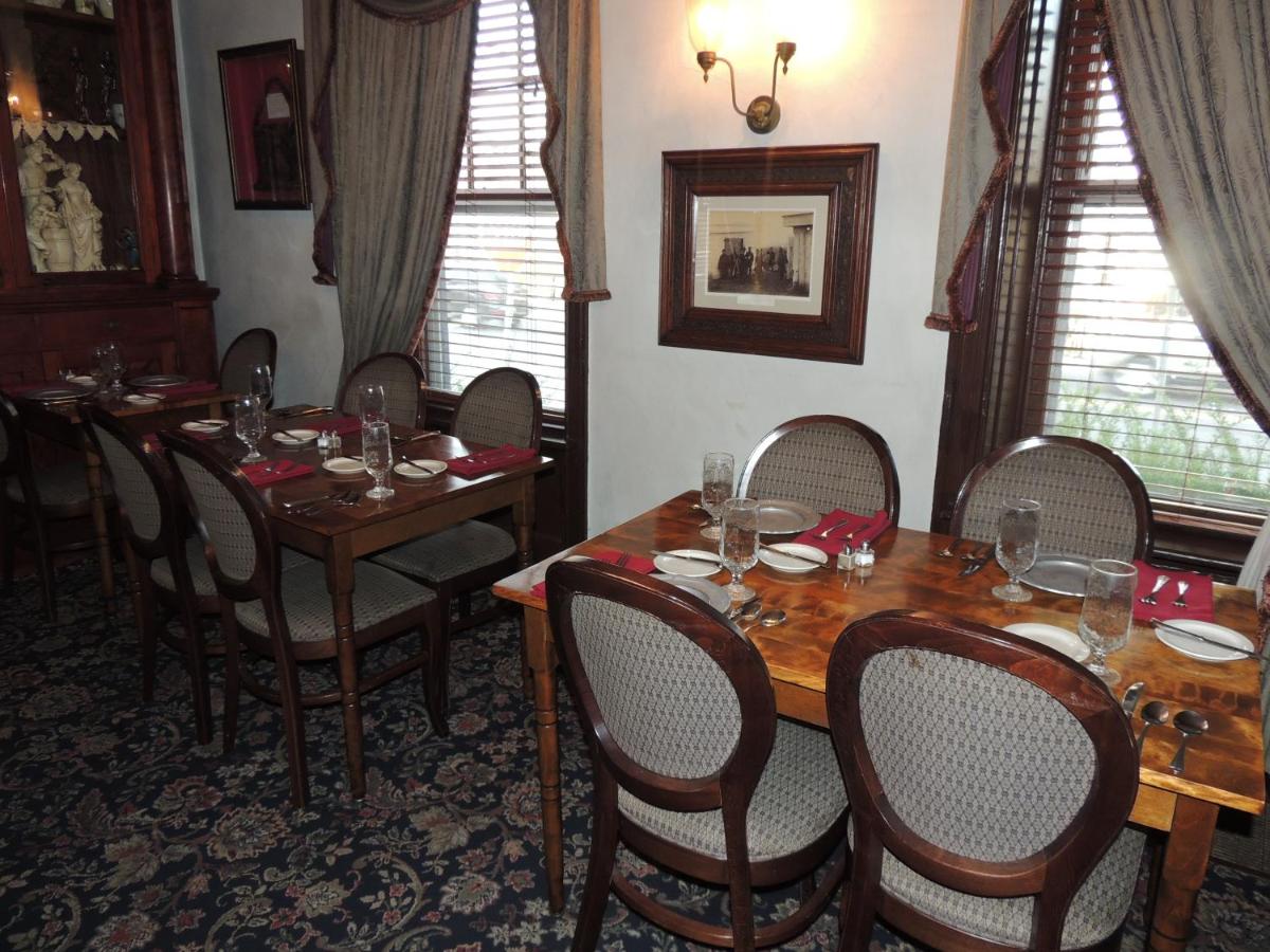 | Farnsworth House Inn