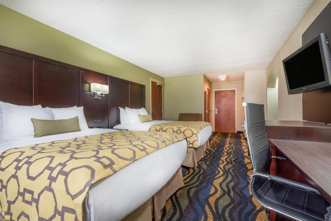 Deluxe Queen Suite at Baymont by Wyndham Georgetown