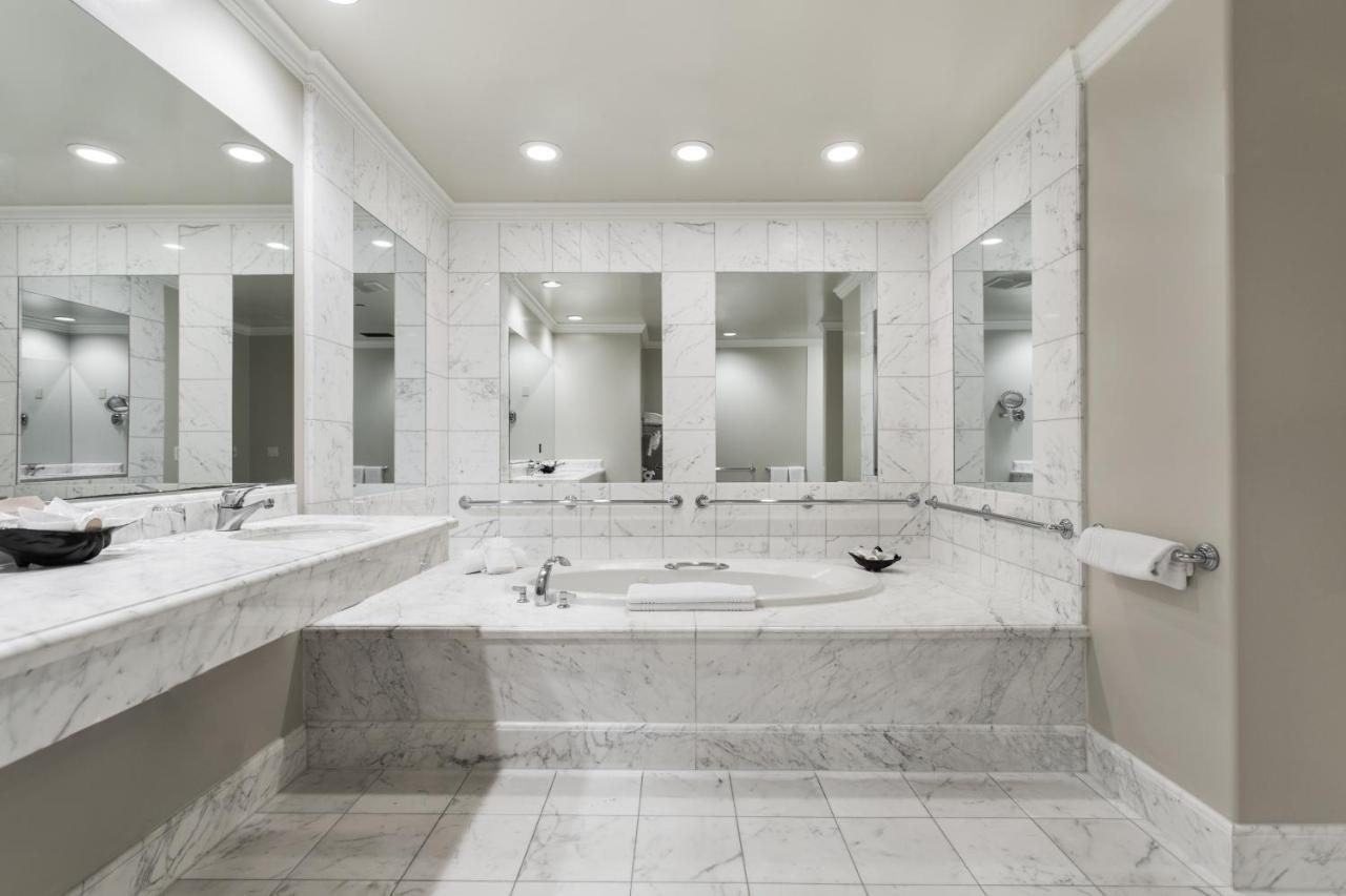 Deluxe King Suite at Montecito Inn