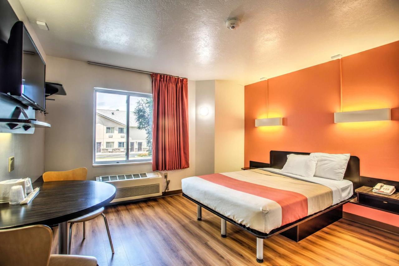 Queen Room - Disability Access at Motel 6 Bozeman, MT