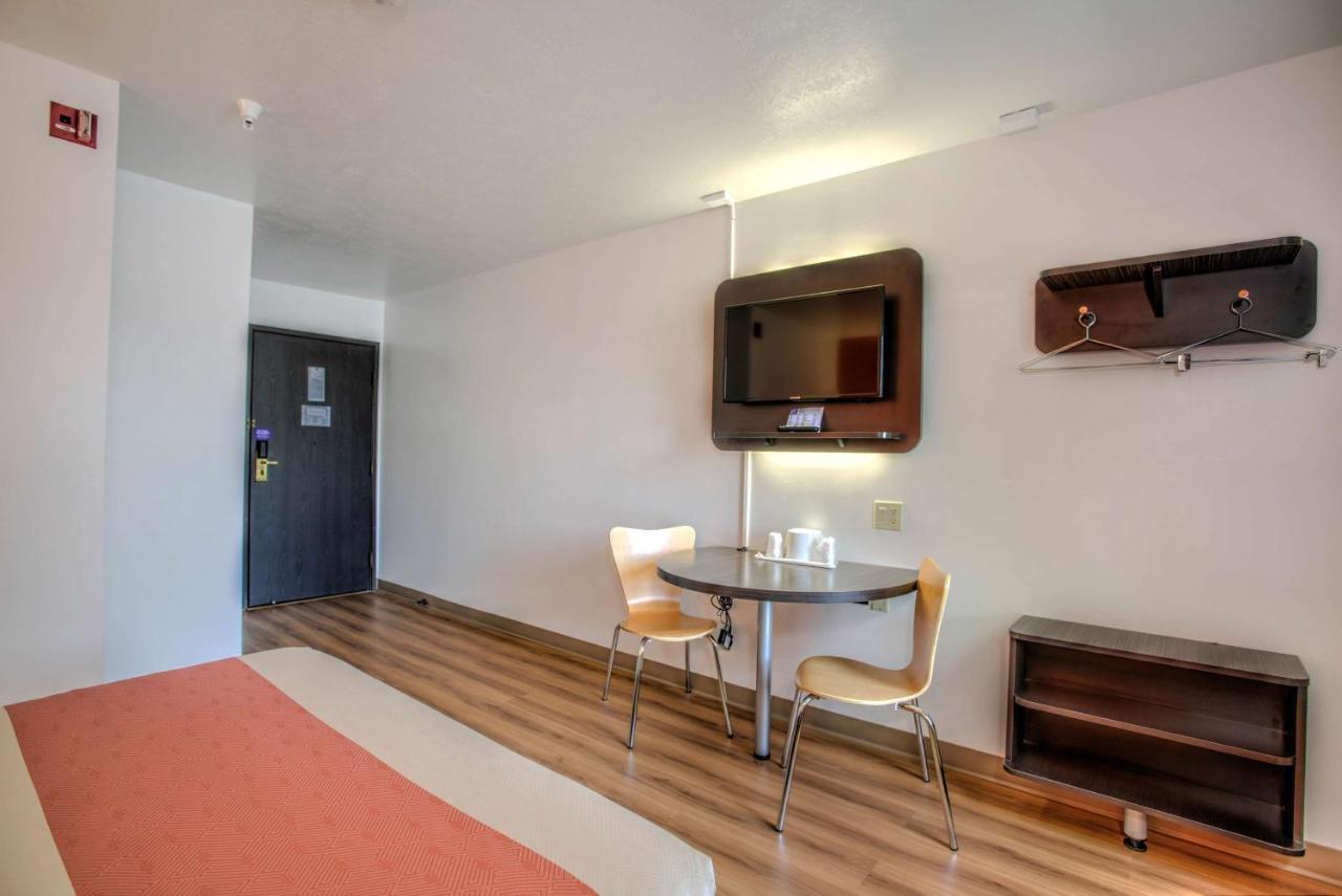 Queen Room - Disability Access at Motel 6 Bozeman, MT