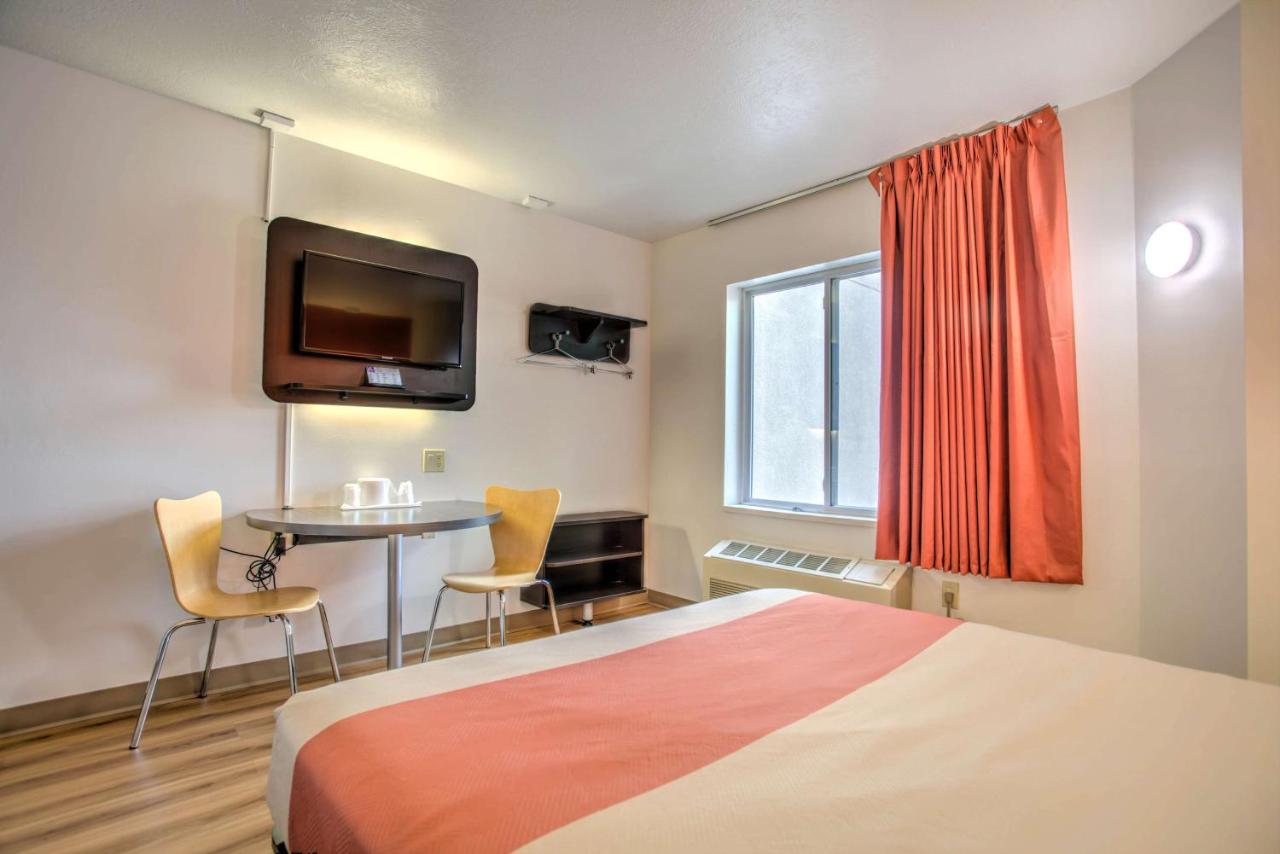 Queen Room - Disability Access at Motel 6 Bozeman, MT