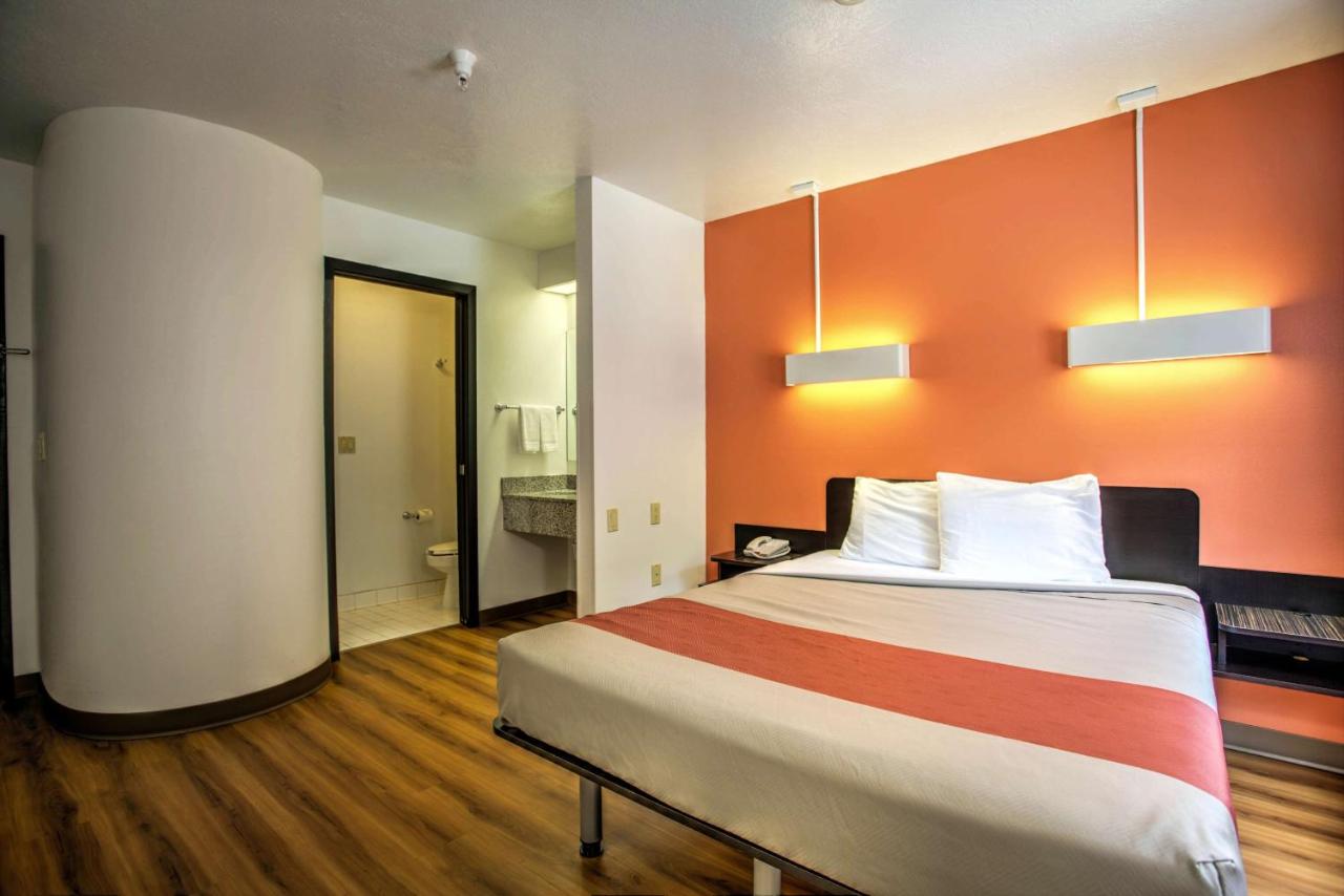 Queen Room - Disability Access at Motel 6 Bozeman, MT