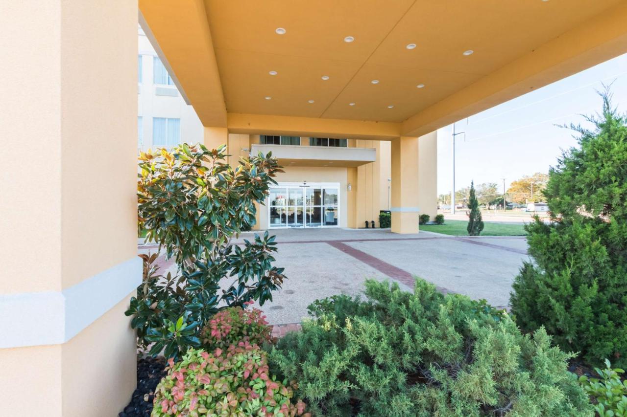 | Motel 6-Joshua, TX