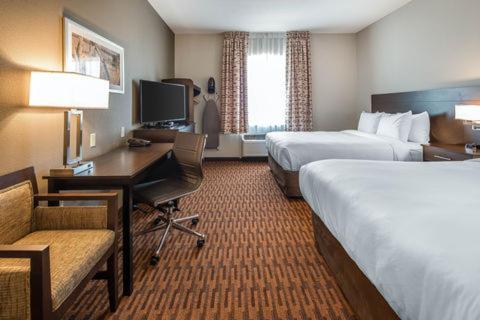 Queen Room with Two Queen Beds at Suburban Studios Midland I-20