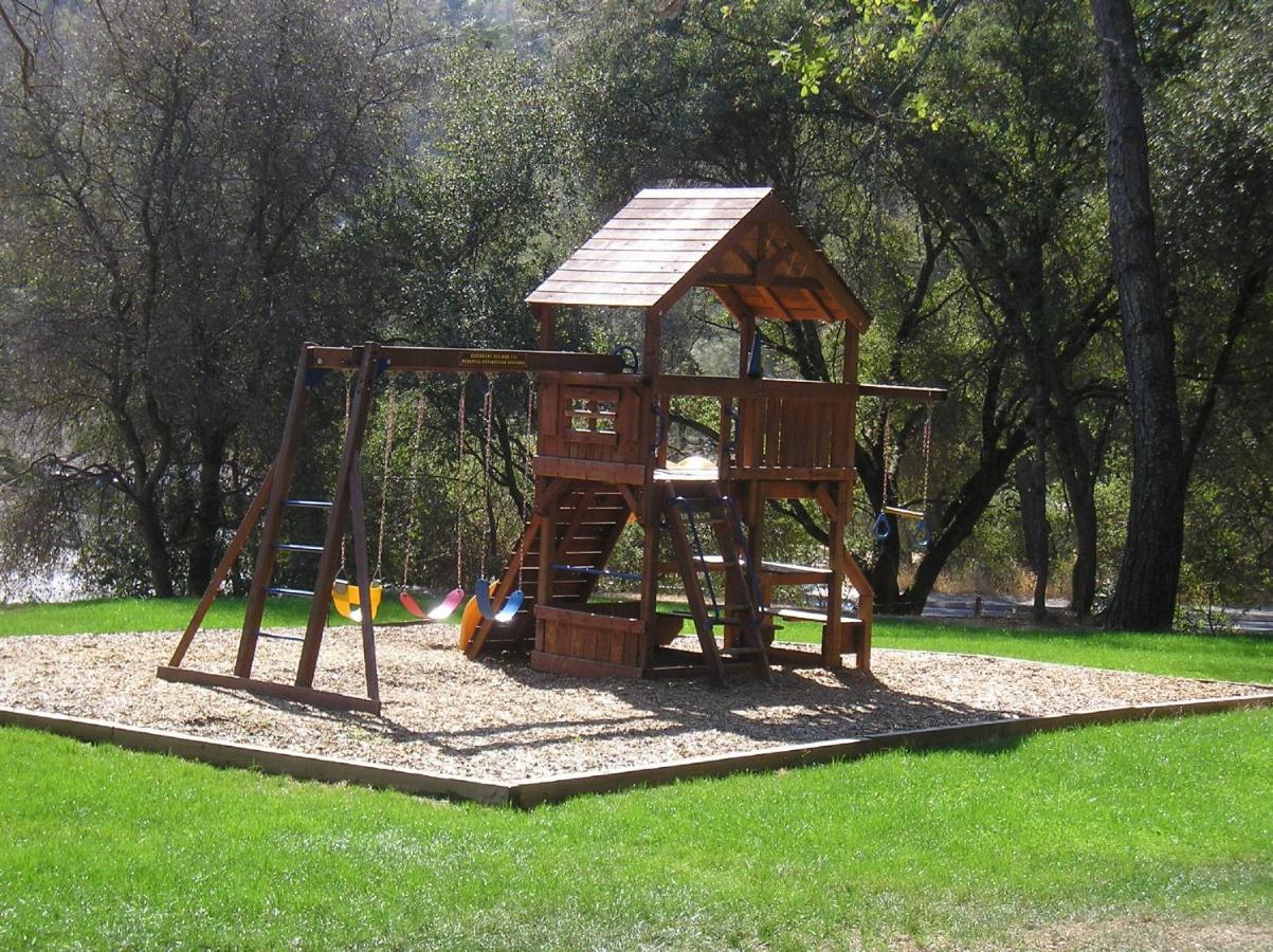 | Ponderosa Camping Resort One-Bedroom Cabin 2