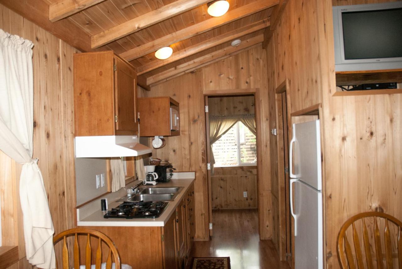 | Medina Lake Camping Resort Cabin 7