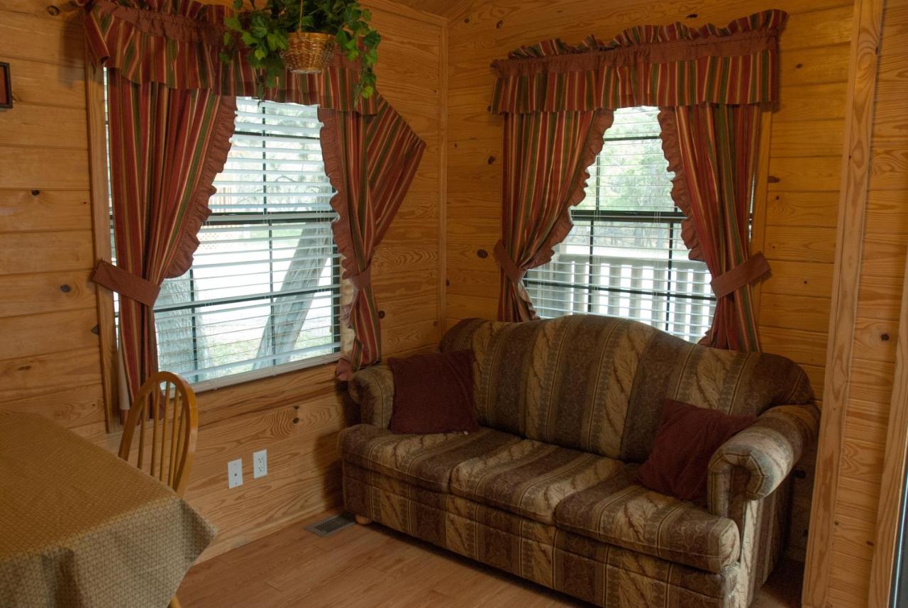 | Medina Lake Camping Resort Cabin 3