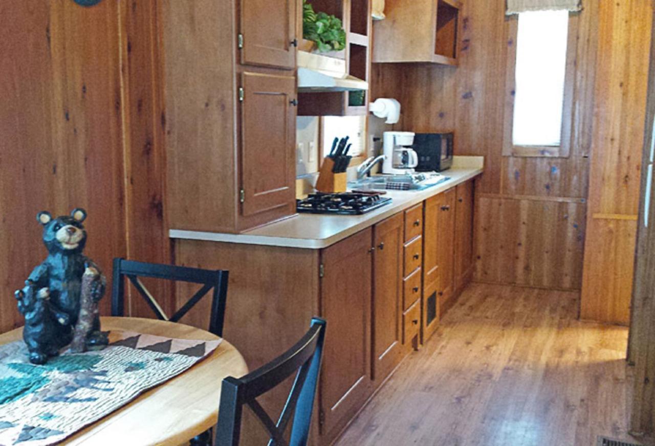 | Mount Vernon Camping Resort Studio Cabin 5