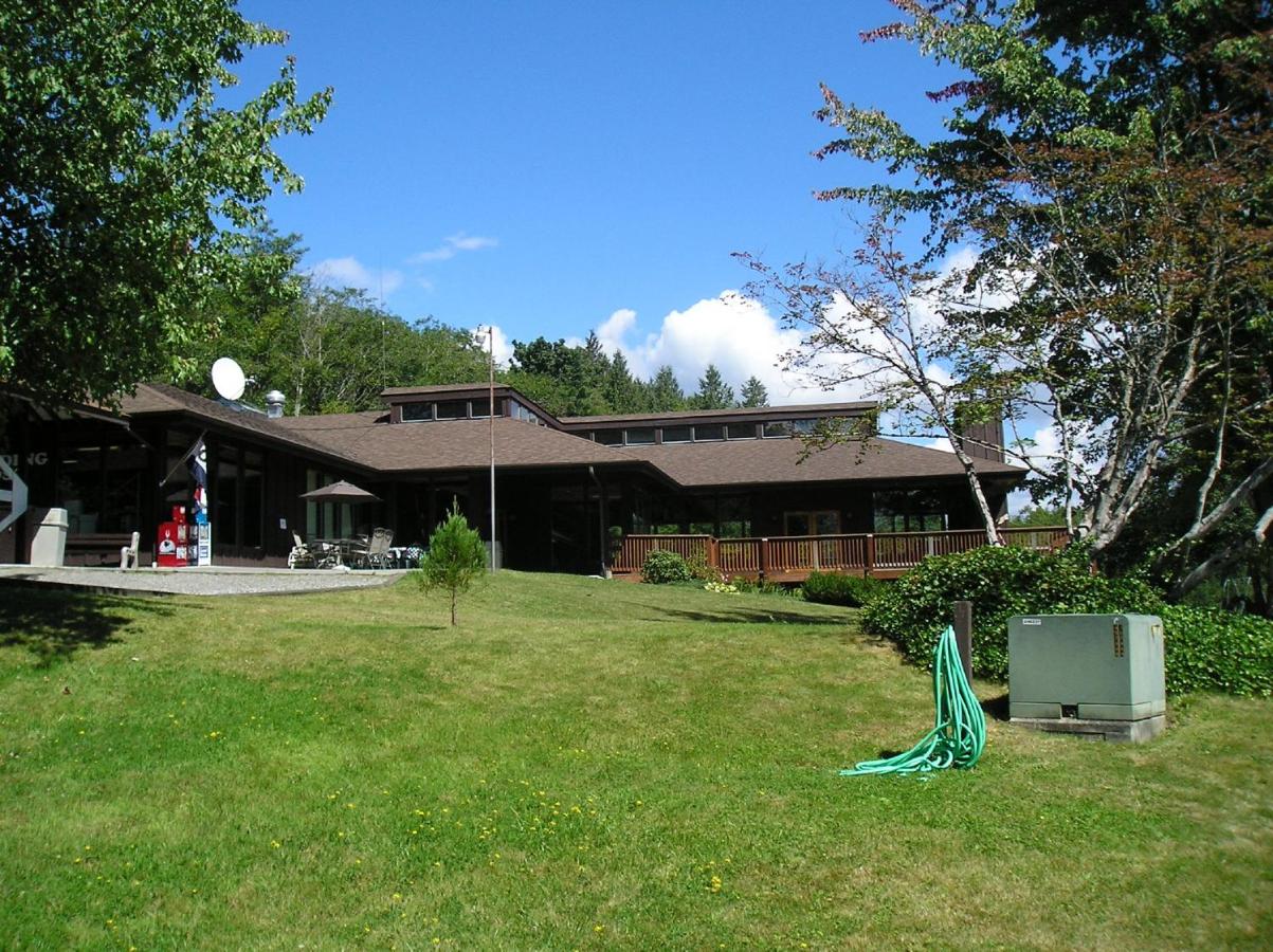 | Mount Vernon Camping Resort 16 ft. Yurt 6