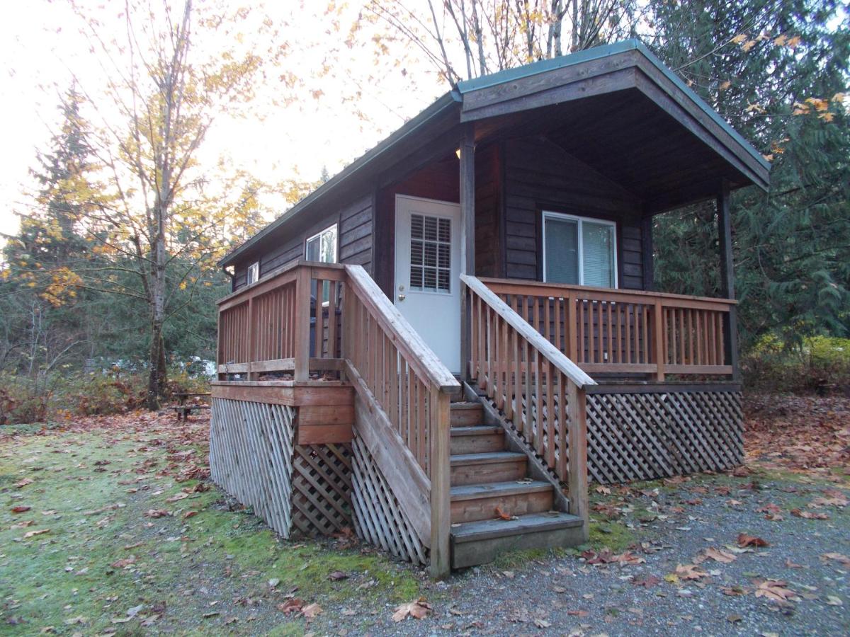 | Mount Vernon Camping Resort Studio Cabin 4