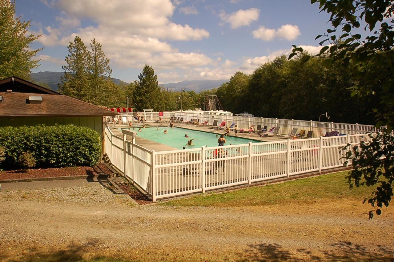 | Mount Vernon Camping Resort Studio Cabin 4