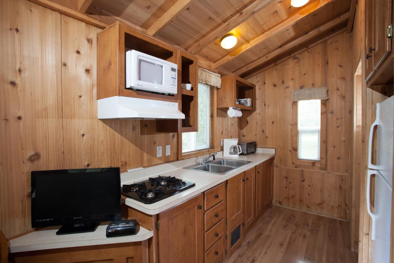 | Medina Lake Camping Resort Studio Cabin 2