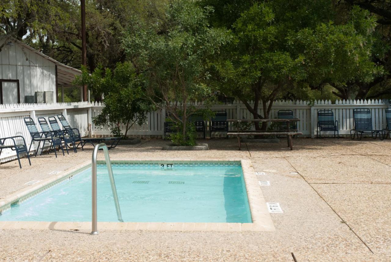 | Medina Lake Camping Resort Studio Cabin 2