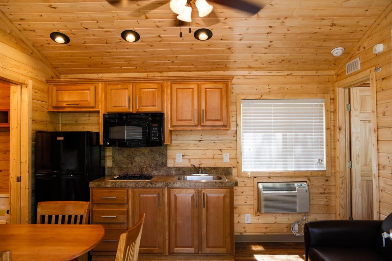 | Ponderosa Camping Resort One-Bedroom Cabin 4