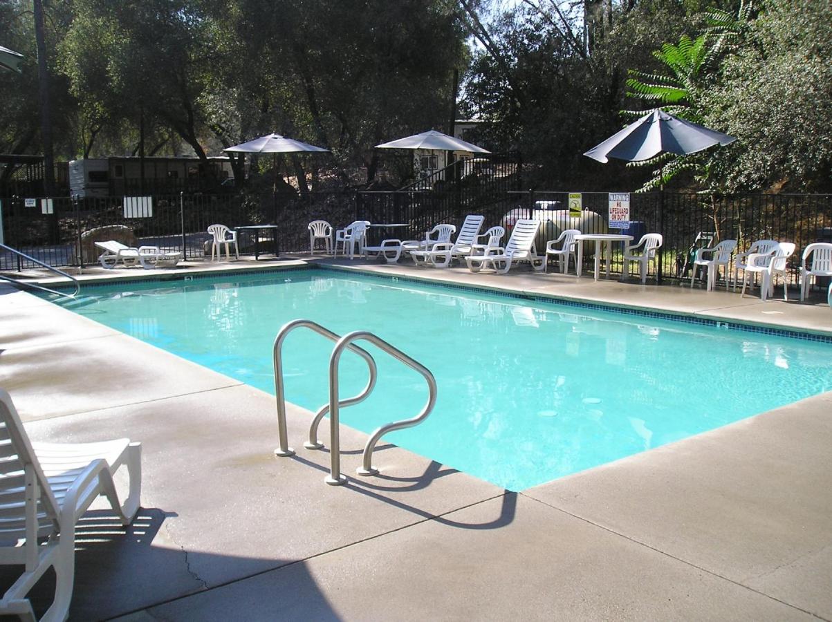 | Ponderosa Camping Resort One-Bedroom Cabin 4
