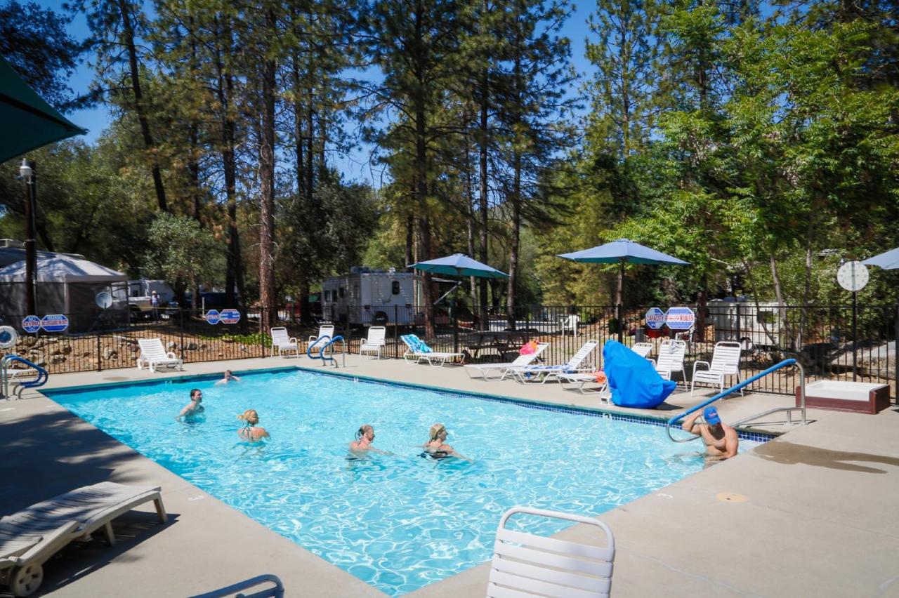 | Ponderosa Camping Resort One-Bedroom Cabin 4
