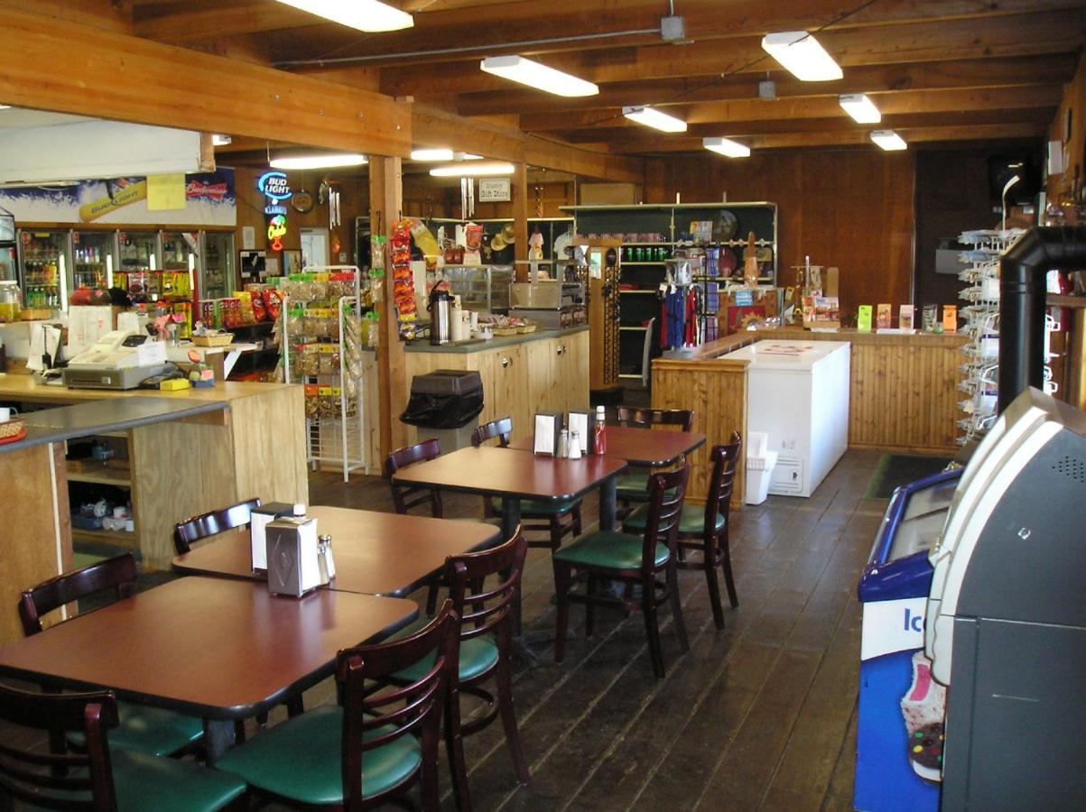  | Ponderosa Camping Resort One-Bedroom Cabin 4