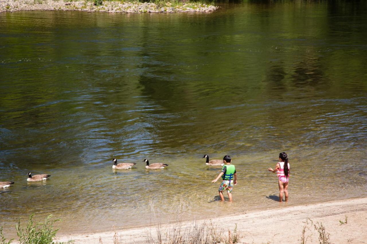 | Ponderosa Camping Resort One-Bedroom Cabin 4