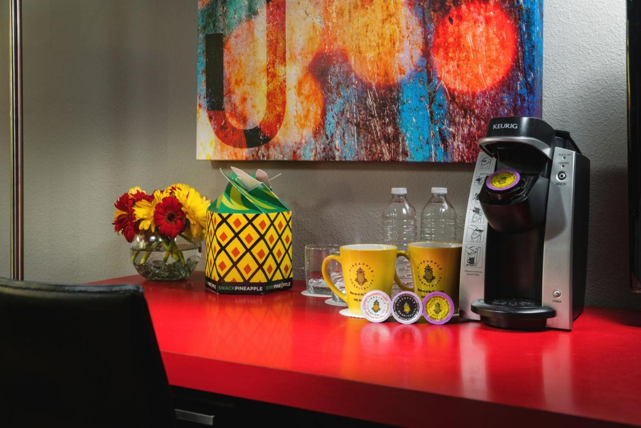 | Staypineapple, Hotel FIVE, Downtown Seattle