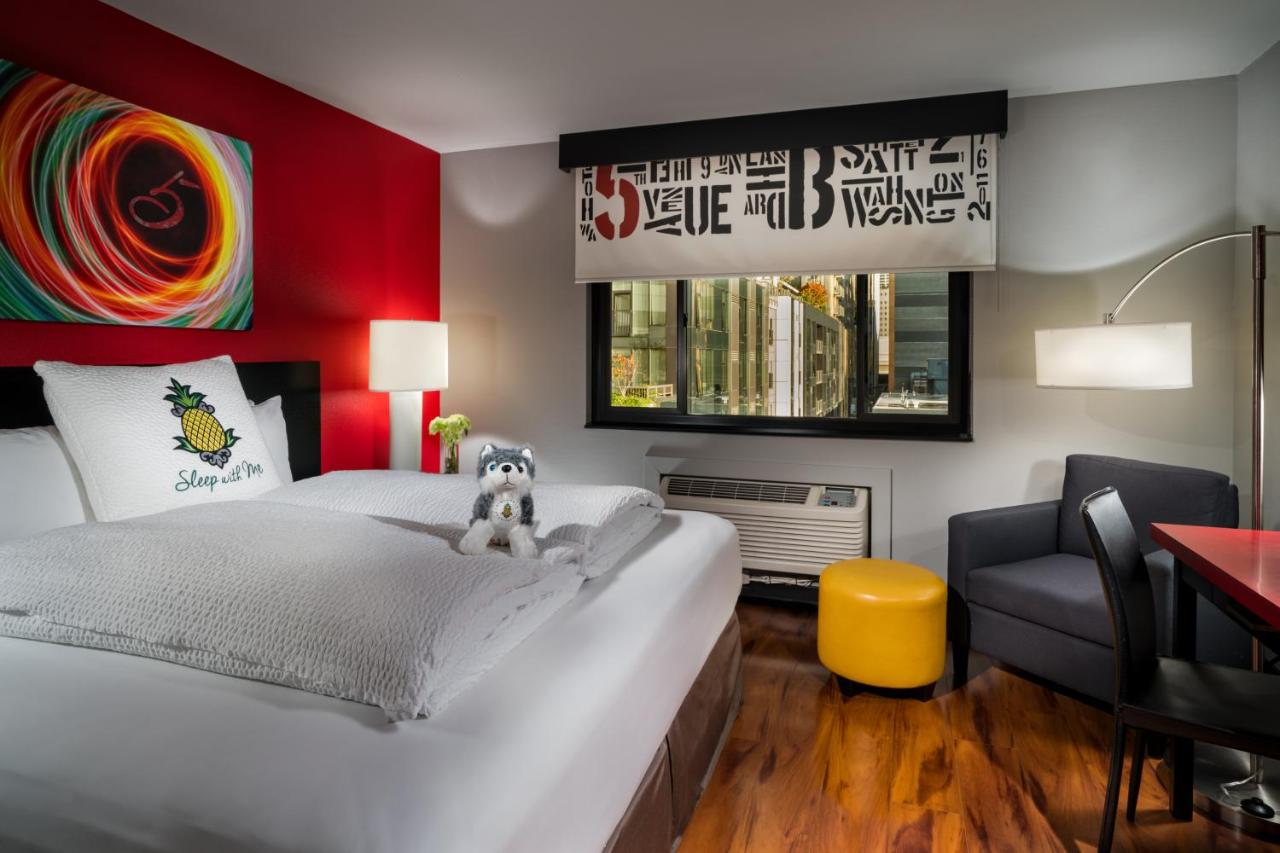| Staypineapple, Hotel FIVE, Downtown Seattle