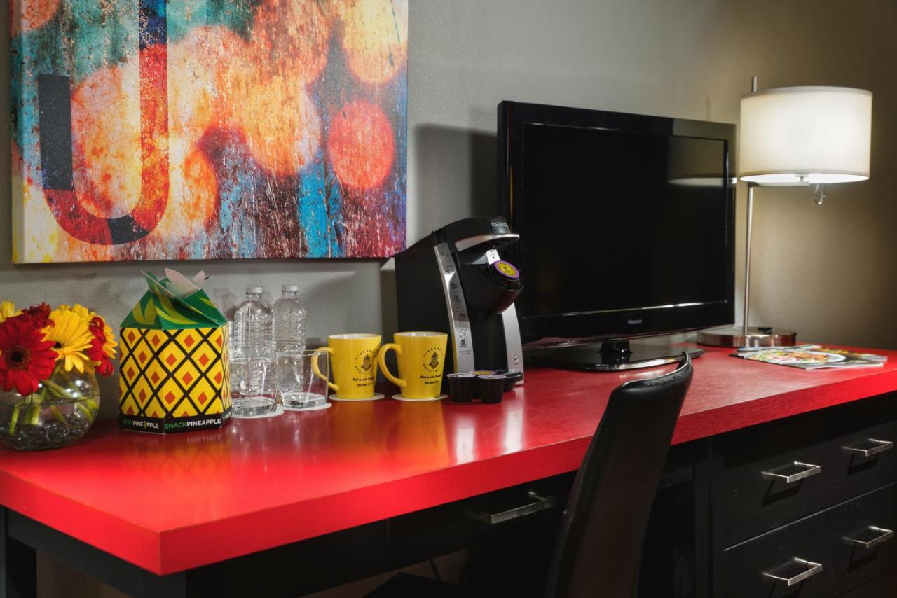 | Staypineapple, Hotel FIVE, Downtown Seattle