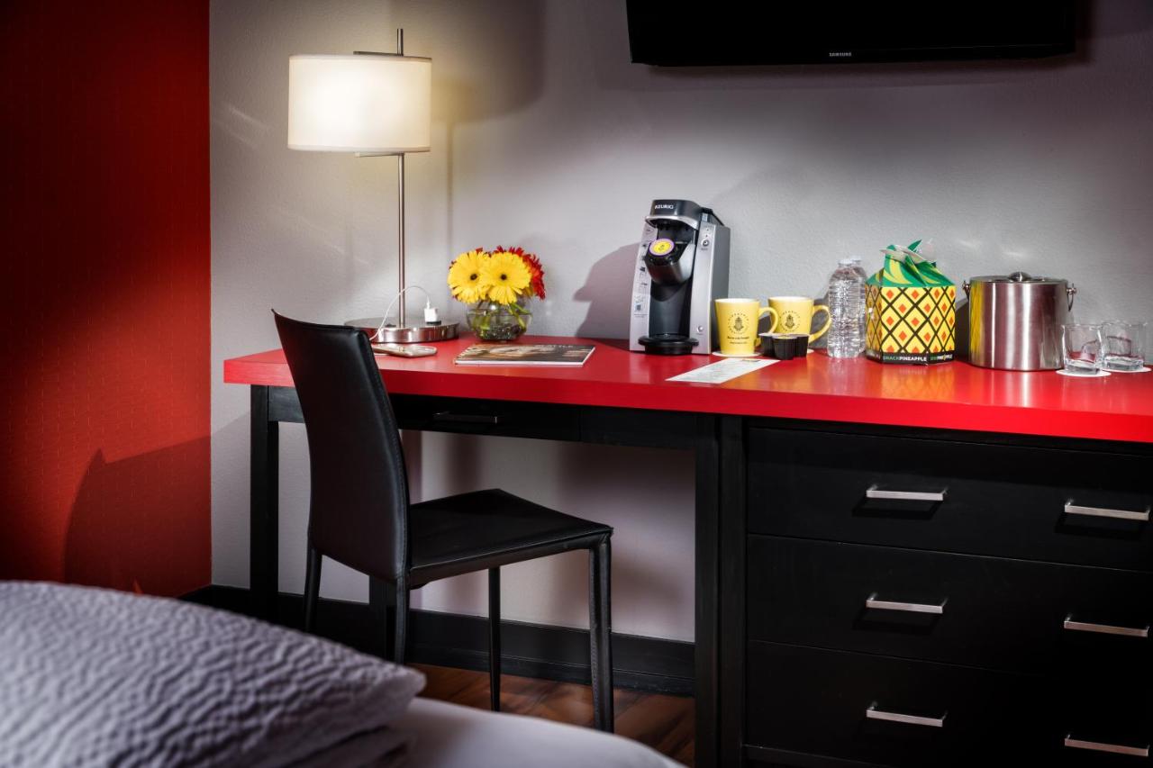 | Staypineapple, Hotel FIVE, Downtown Seattle