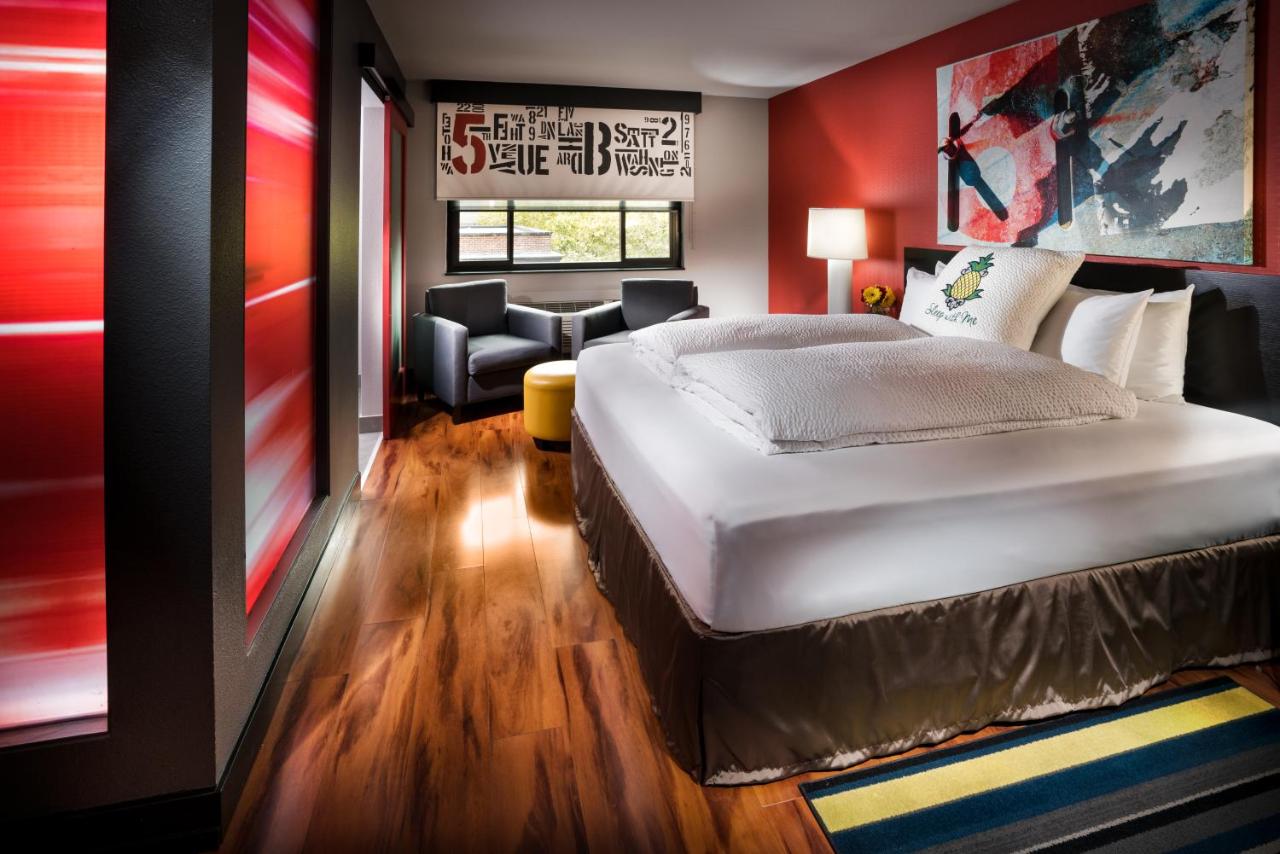 | Staypineapple, Hotel FIVE, Downtown Seattle