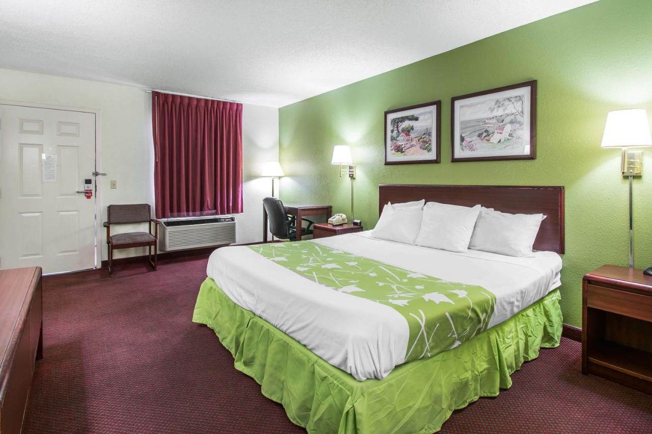 Standard King Room - Non-Smoking at Econo Lodge Dothan West