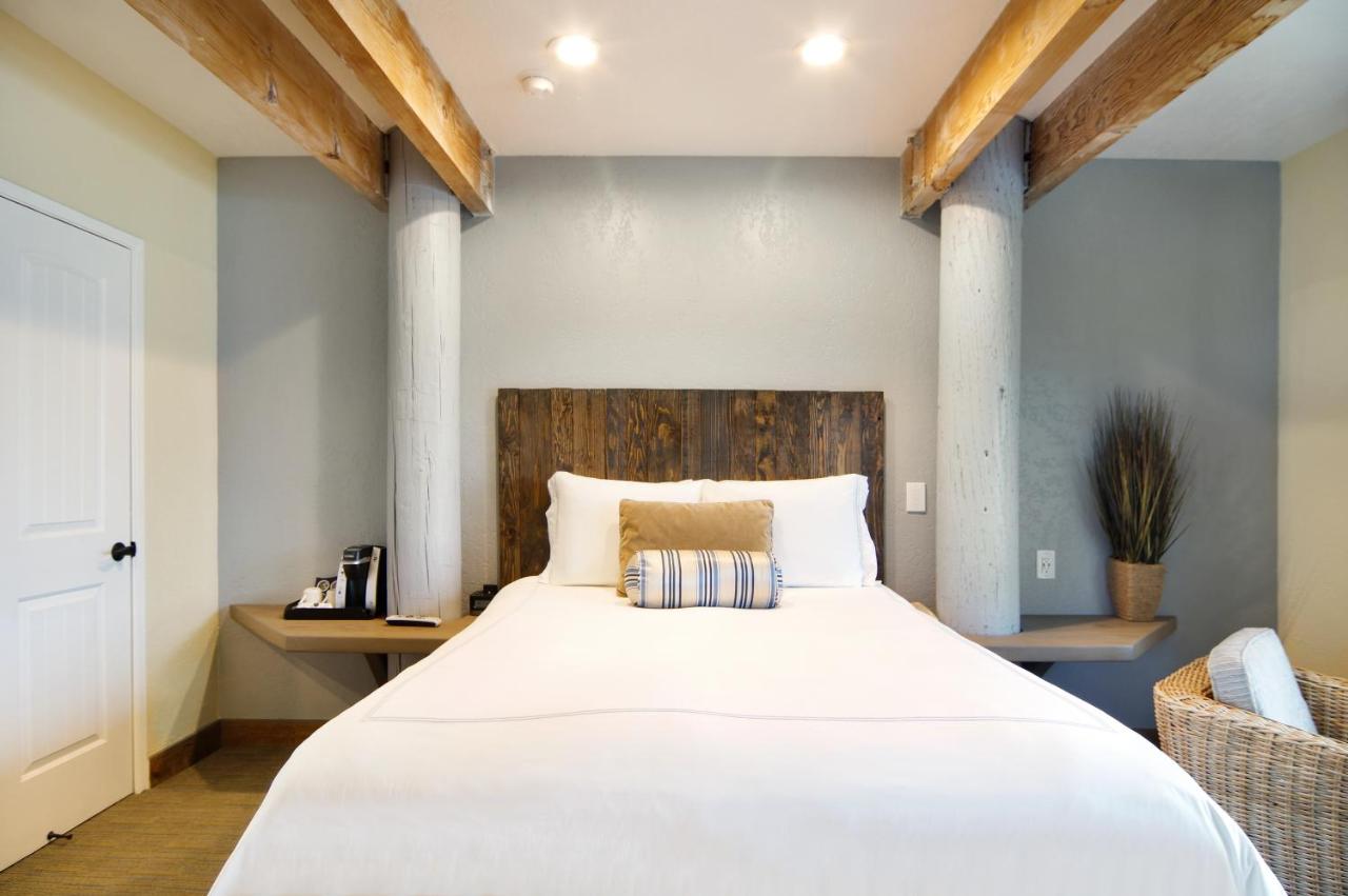 Queen Room with Ocean View at Cypress Inn On Miramar Beach