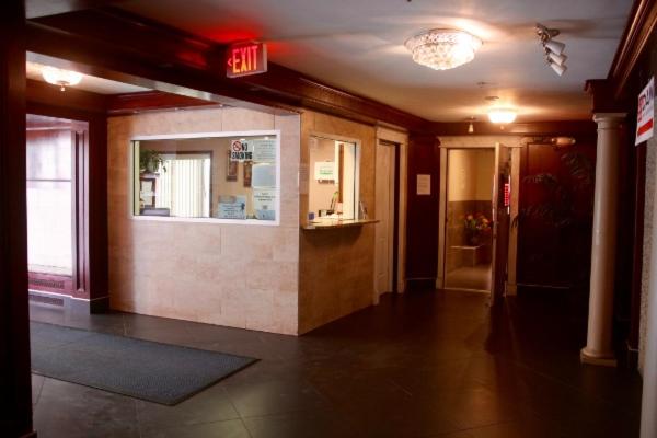 | Econo Inn