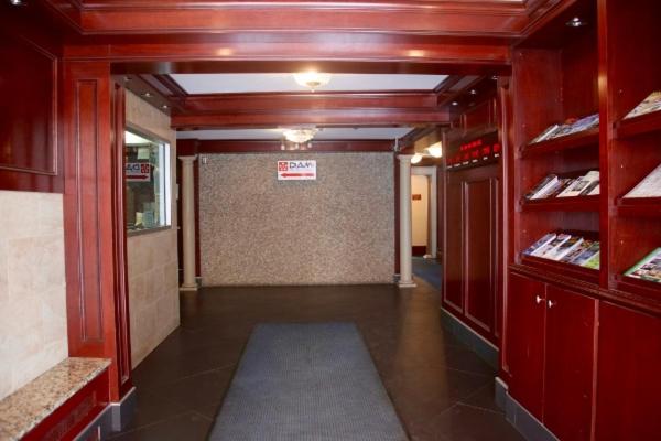 | Econo Inn