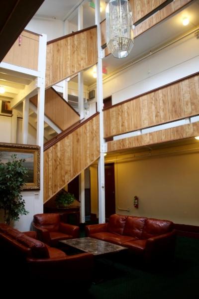 | Econo Inn