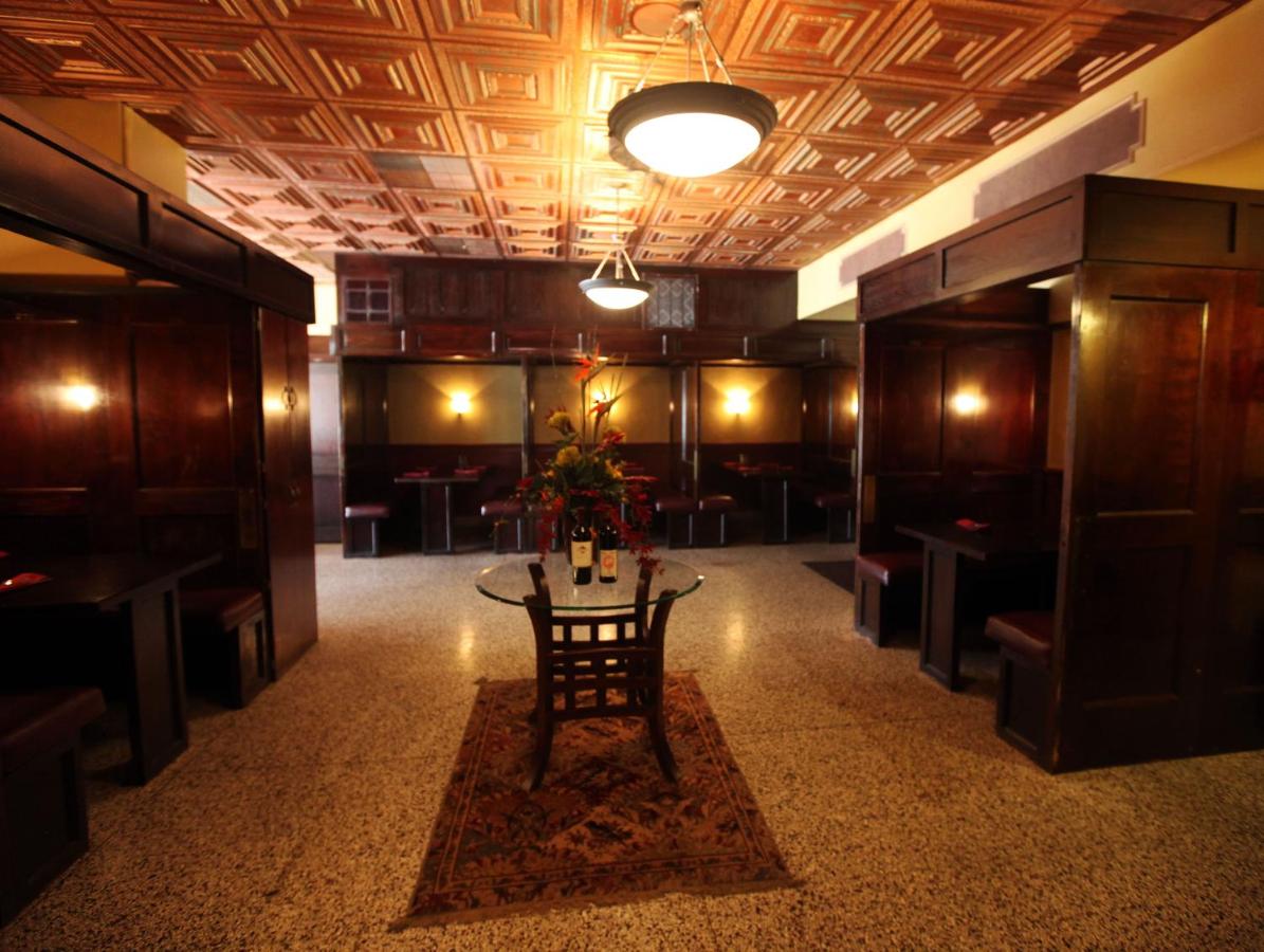 | Arrow Hotel