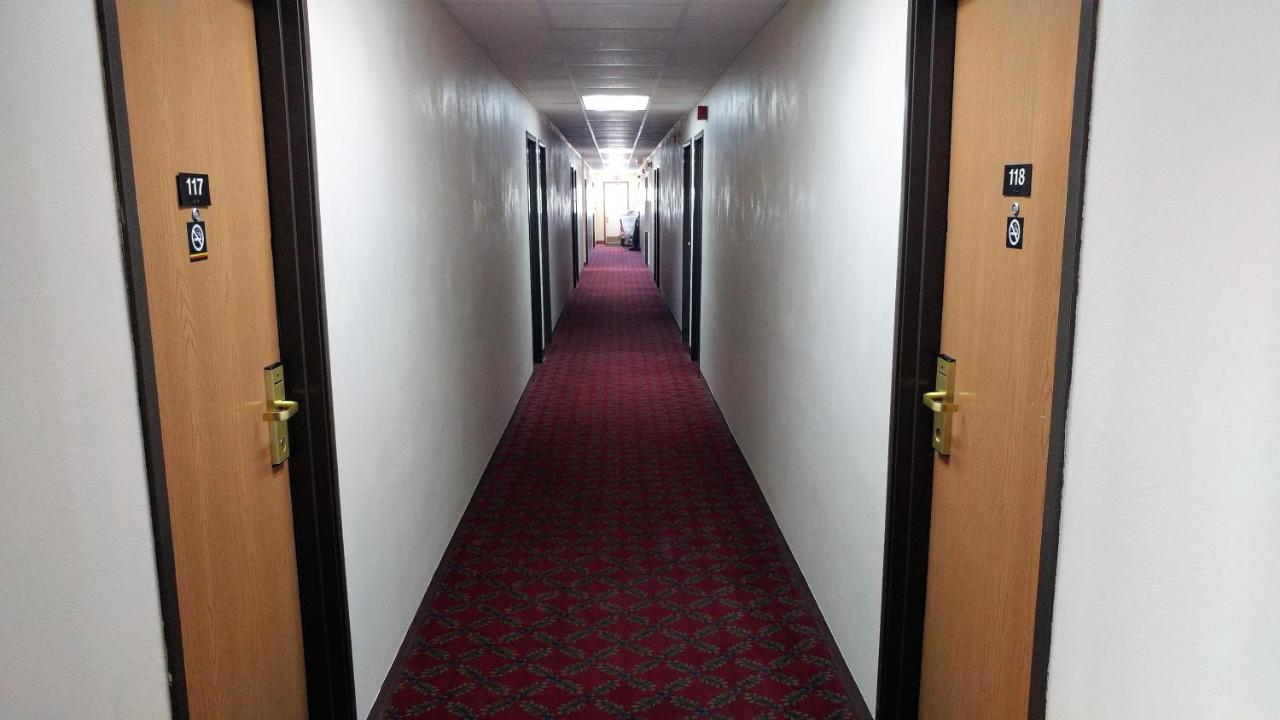 | Red Carpet Inn - Windom