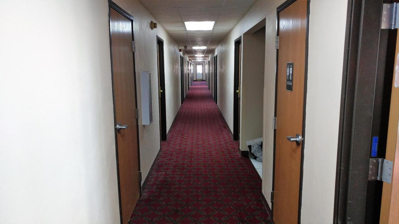 | Red Carpet Inn - Windom